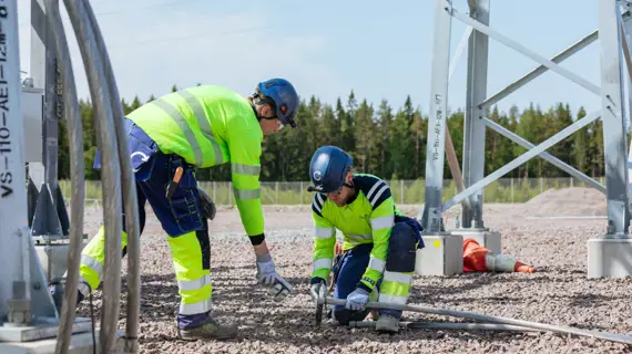 How can data centre power infrastructure be delivered on schedule?